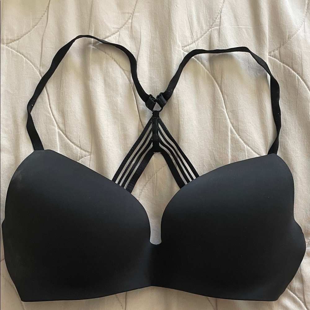 Victoria’s Secret Lightly Lined Raceback No Wire Lace Back Bra 32D Black